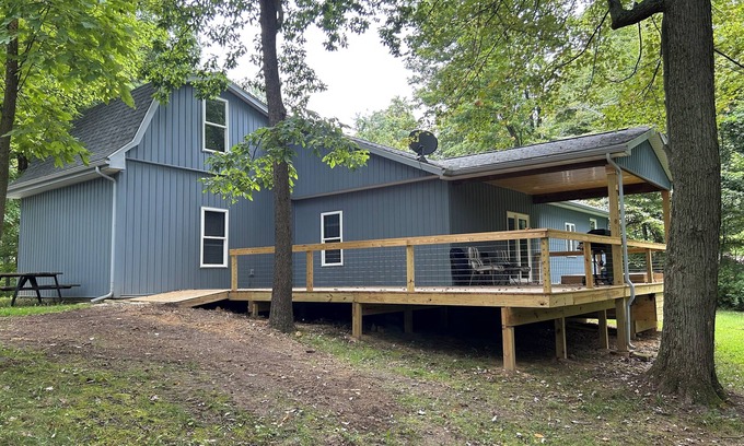 Lancaster Casa | Exceptionally clean, woodsy surroundings, hot tub, close to Hocking Hills!