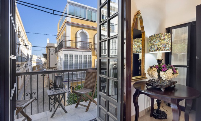 El Puerto de Santa Maria Apartamento | Apartamento 'Exclusivo Apartamento En Palacio' con balcón, Wi-Fi y aire acondicionado