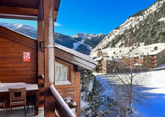 Soldeu Casa | Exclusiva Cabaña en Incles - Vistas al Valle & Pistas de Ski Grandvalira - Free Parking