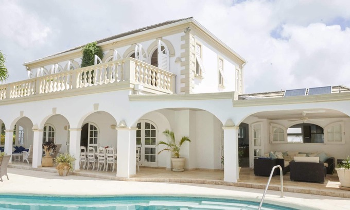 Halcyon Heights Villa | Beautiful 4 bedroom villa for friends and family