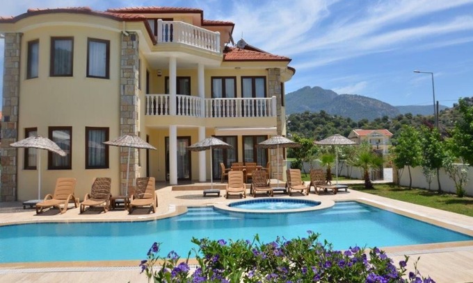 Dalyan City Center Villa | Exclusiva Villa de 4 dormitorios con piscina privada con vistas a las tumbas de roca