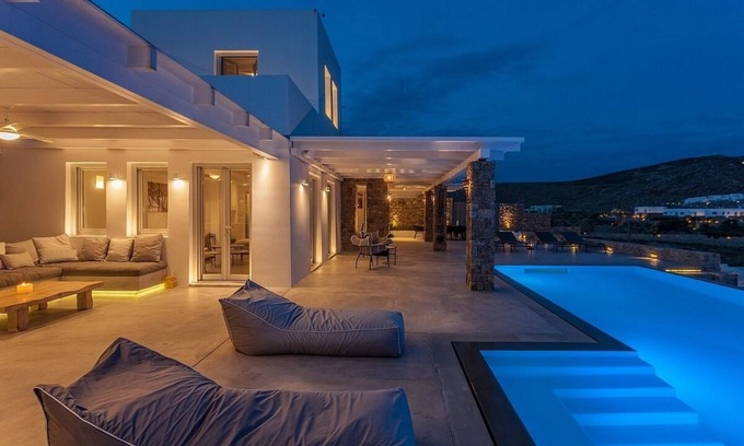 Elia Villa | Exclusiva villa de 7 dormitorios con piscina privada, jacuzzi, gimnasio, impresionantes vistas al mar a 300 ma la playa de Elia
