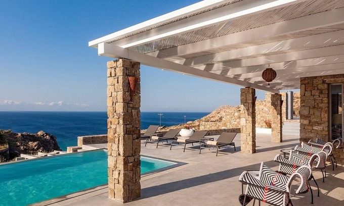 Elia Villa | Exclusiva villa de 7 dormitorios con piscina privada, jacuzzi, gimnasio, impresionantes vistas al mar a 300 ma la playa de Elia