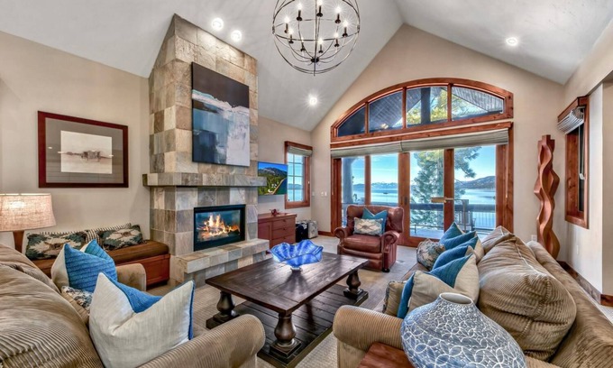 Sierra Shores Condominio | Exclusive! Balconies w/ lake views, 3 masters, 2 kings, Pool,AC+Sierra Shores