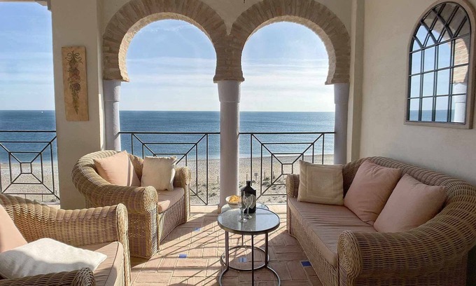 Bahia de Casares Apartamento | Dúplex de lujo en la playa de La Perla de la Bahía