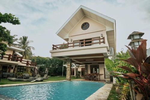 Catmon Casa | Exclusive Beachfront House w/Pool & Saltwater Tub