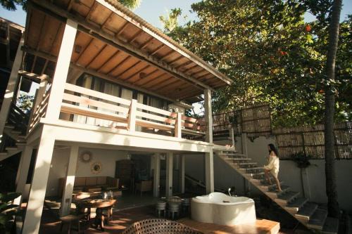 Danao City Casa | Exclusive Beachfront Villa w/Outdoor Tub & Kayaks
