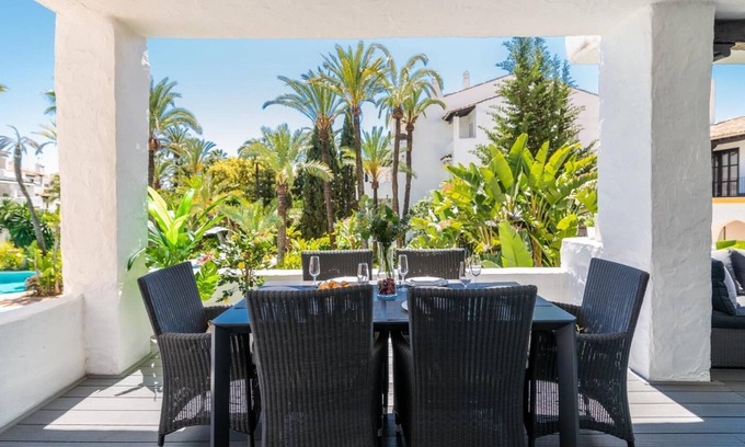 Golden Mile Apartamento | Exclusive Beachside Apartment in Puente Romano