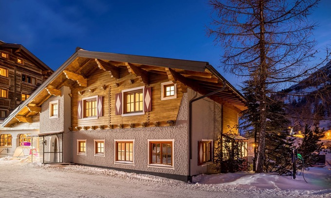 Obertauern Chalet De Esquí | Exclusive chalet with direct access to ski slopes (ski in / ski out)