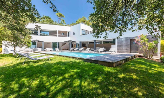 Soorts-Hossegor Casa | Villa contemporánea con piscina climatizada entre lago y mar.