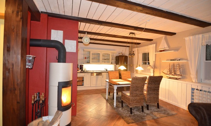 Trent Casa | Exclusiva casa de vacaciones con chimenea, gran terraza y jardín + paquete de lavandería gratuito.