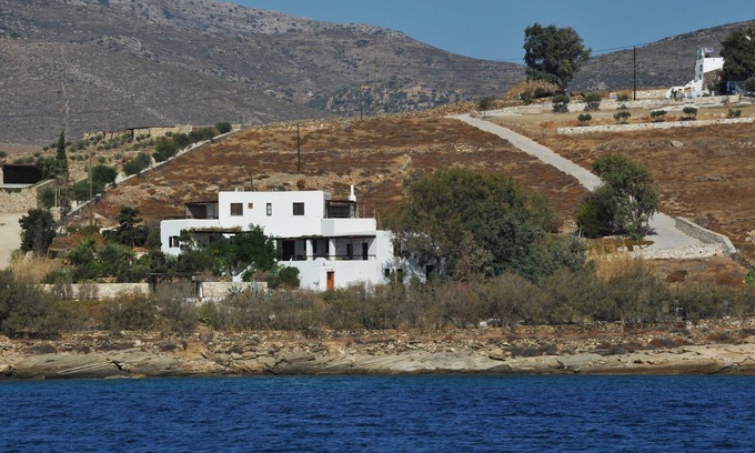 Paros Casa | Villa exclusiva con piscina junto al mar.