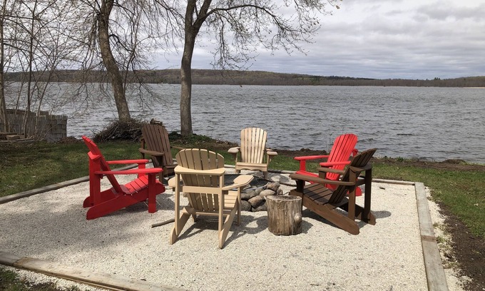 Barrie Cabaña | Exclusive Lakefront House on Private Lake