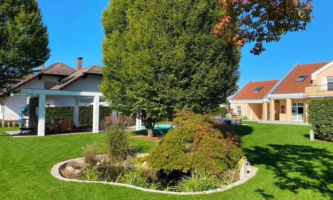 Kleinwallstadt Casa | Exclusive luxury holiday home Pool, sauna & plenty of space for great times