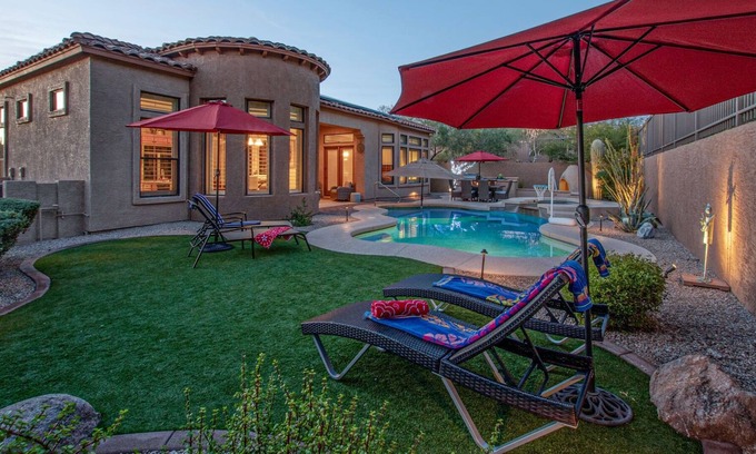 Las Sendas Casa | EXCLUSIVO y apto para familias, 4 dormitorios, 2. 5 baños, capacidad para 8 personas, vistas al monte y la vida silvestre, piscina / spa