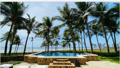Barra Vieja Apartamento | Exclusive Oceanfront Apartment Beach access