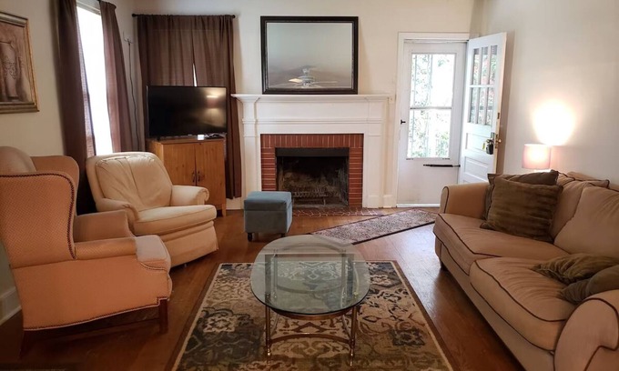 Sunset Hills Casa | Exclusive Pet Friendly 2 Floor Bungalow minutes away from downtown Raleigh