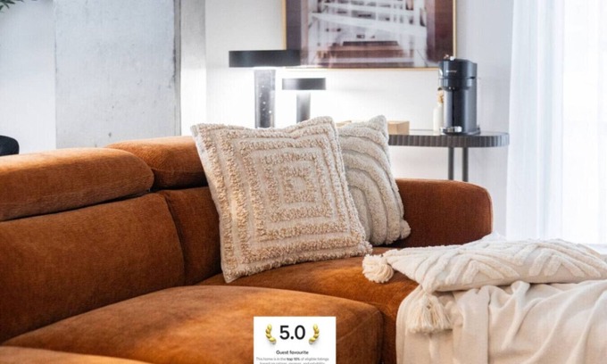 Old Montreal Apartamento | Exclusive Sanctuary: Elegance Meets Comfort