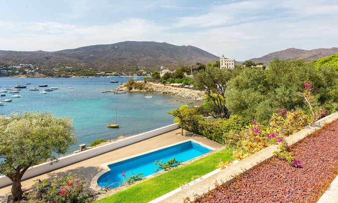 Cadaques Villa | Villa exclusiva en primera linea de Mar