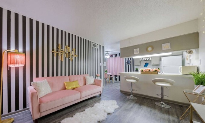 North University Apartamento | *Exclusive Stay* A Touch of Pink* Central/Downtown