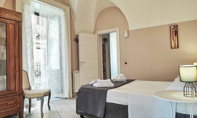Old Town Apartamento | Estancia Exclusiva [Vista al Duomo + 5 Balcones]