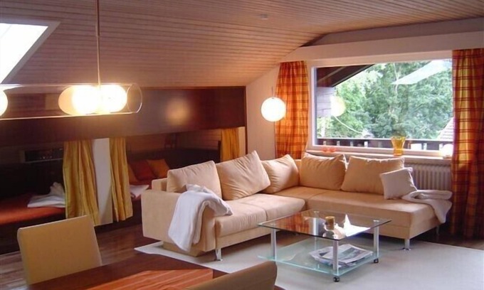 Oberstdorf Apartamento | Exclusivo apartamento en el último piso, fantásticas vistas a la montaña + balcón orientado al sur, zona tranquila