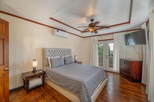 Gibson Bight Casa | Exclusive Tropical House near Beaches & Downtown