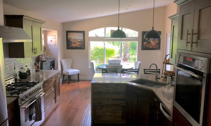 Kamloops Casa | Casa ejecutiva de 2 habitaciones en una tranquila comunidad de golf para adultos