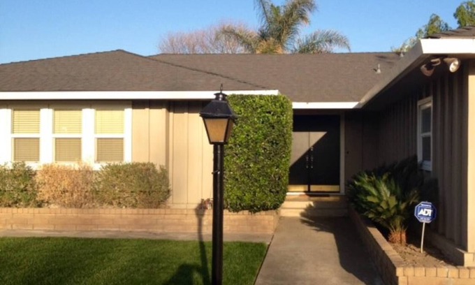Modesto Casa | Executive 3/2 Quiet neighboorhood. Fully furnished 2 car garage.