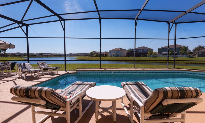 Crescent Lakes Villa | 4 Cama Ejecutivo 3 bath villas con vista al lago
