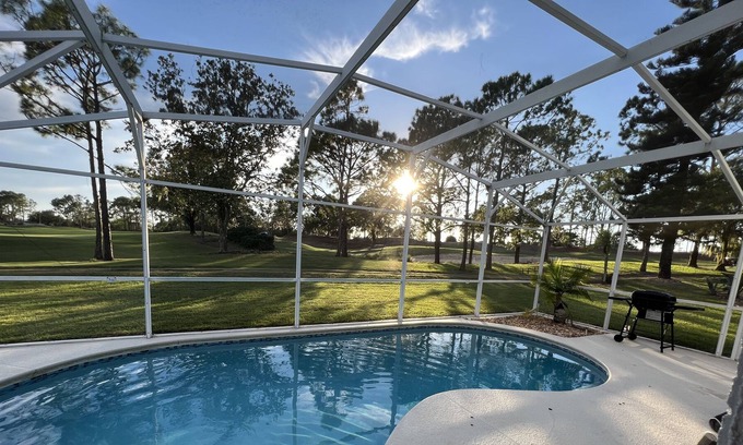 Haines City Casa | Executive 5 Bedroom Home near Disney on Golf Course