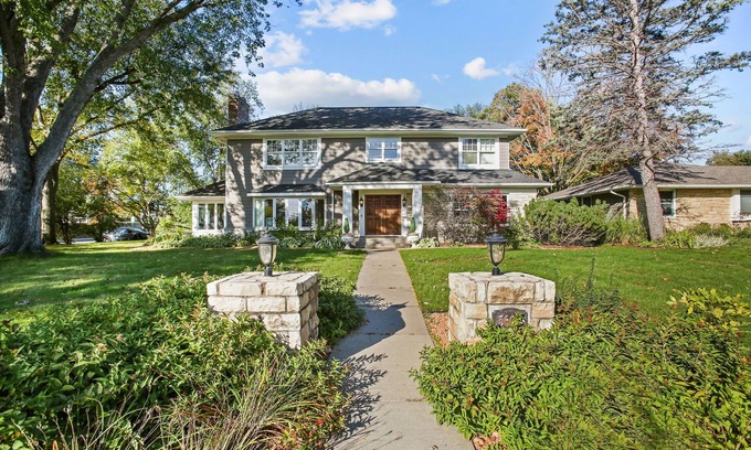 Edina Casa | Executive 5-bedroom house in Edina