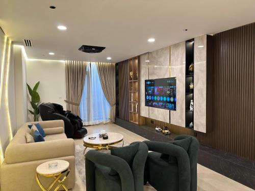 Blue Area Apartamento | Executive Escape's 2-Bedroom Suite, Massage Chair, Mountain View, F-7