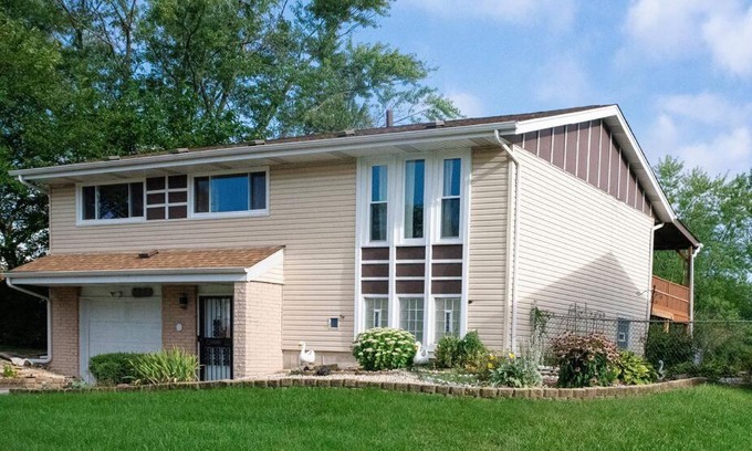 Hazel Crest Casa | Executive Family Home in quiet Culdesac