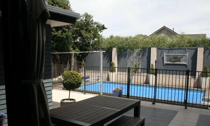 Paraparaumu Beach Casa | Casa ejecutiva con spa y piscina climatizada cerca de la playa