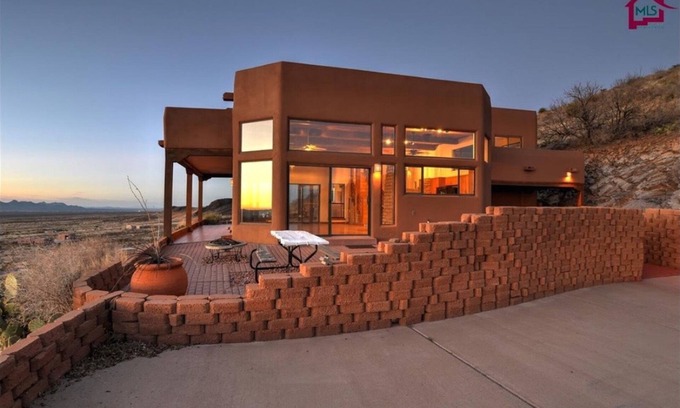 Talavera Casa | ¡Casa ejecutiva con vistas infinitas en Soledad Canyon!
