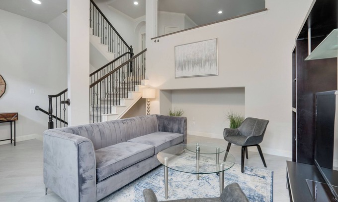 Legacy Park Casa | Executive Living At The Shops of Legacy Plano. FAMILY, KIDS & PETS FRIENDLY!