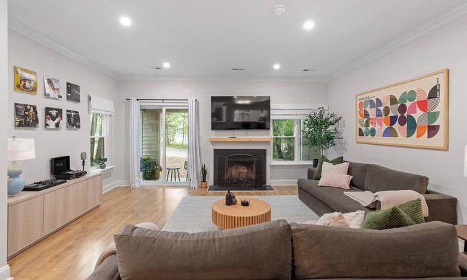 Southwest Raleigh Condominio | Executive North Raleigh Oasis - Premium 2BR