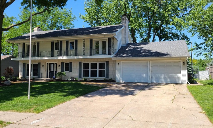 West Omaha Casa | Executive Rental - 4 bed, 4 bath fully furnished home W/L2 EV Charging Station