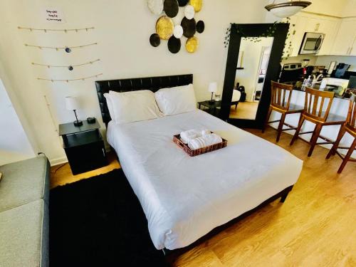 Crystal City Apartamento | Executive Suite at Crystal City - 1BR, Metro, Gym, Pool, Sauna, 2 Queen Beds