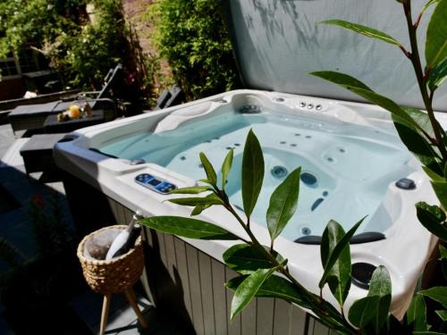 Saffron Walden Apartamento | Executive Suite with Private Hot Tub SkyTV