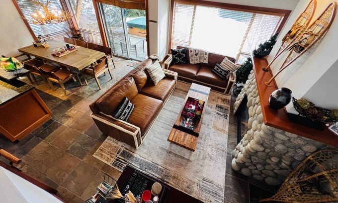 Village North Casa | Casa Ejecutiva en Montebello, recientemente listada en diciembre de 2019