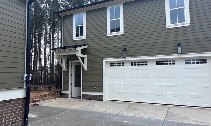 McCain Apartamento | Executive Upscale 1-bedroom condo with pool and fitness room in awesome Durham.