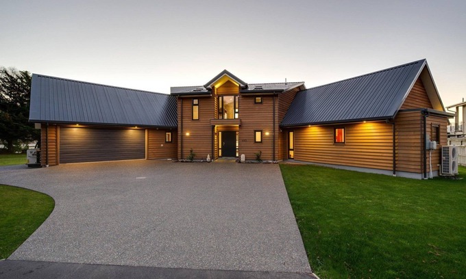 Christchurch District Casa | Executive water front property