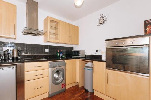 Dublin Apartamento | Exhilarating 2BD Flat with Outdoor Patio Dublin!