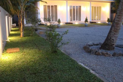 Dadugama Casa | Exin River Breeze Transit Hotel - Katunayake