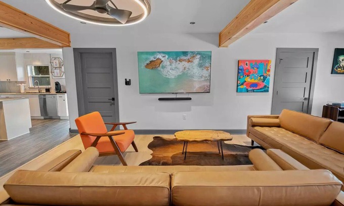 Galindo Casa | Existential Bliss in the heart of eclectic south Austin; close to all things ATX