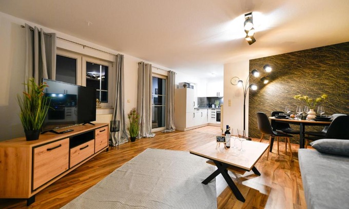 Cottbus Apartamento | Exklusives-City-Apartment mit gratis Tiefgarage, Balkon, Waschtrockner, Netflix