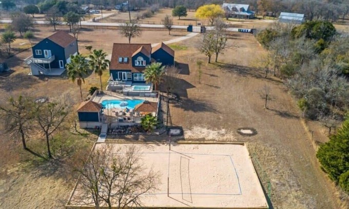 Manor Casa | Scenic 5 Acre Retreat w/ Hot Tub Pool & Game Room