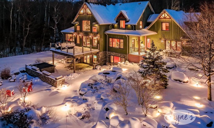 Clearview Chalet De Esquí | Expansive 6bed 5bath Chalet in The Blue Mountains! Hot Tub!